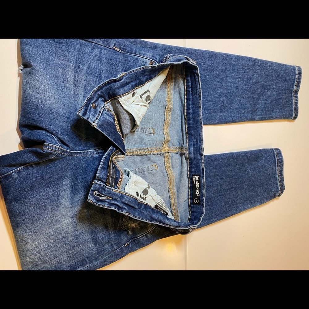 BlankNYC
The Bond Mid Rise Skinny Jeans - Picture 8 of 9